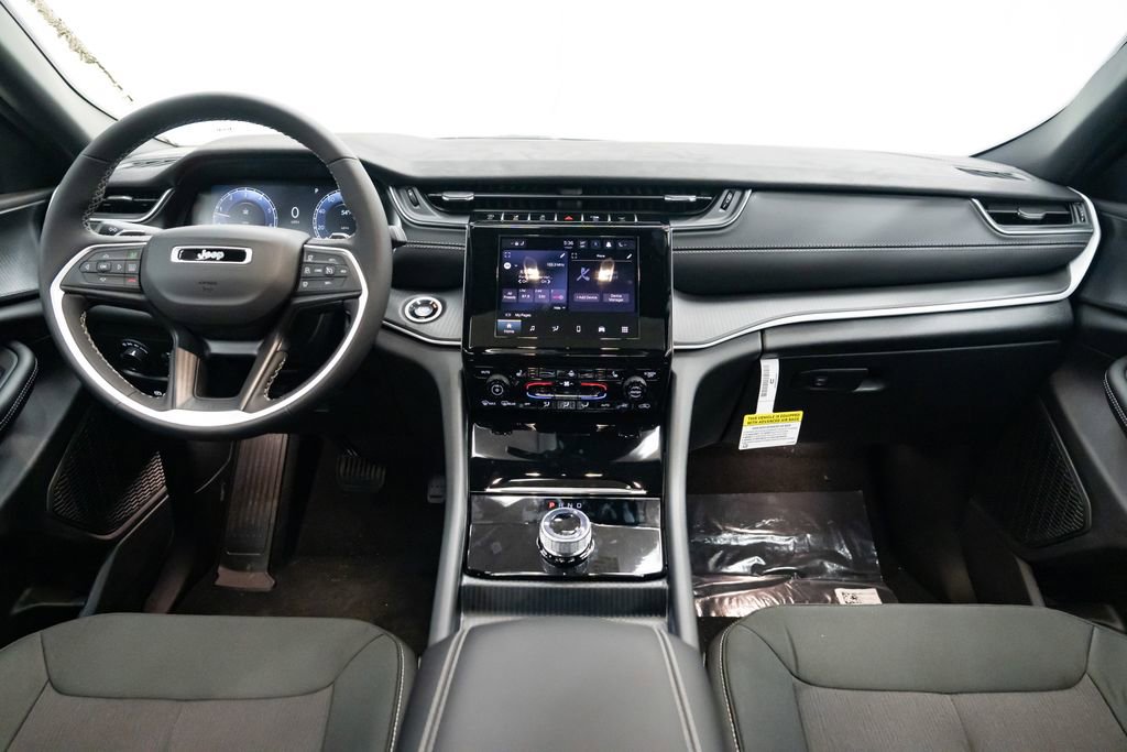 New 2025 Jeep Grand Cherokee Laredo X w/ Luxury Tech Group I image 9