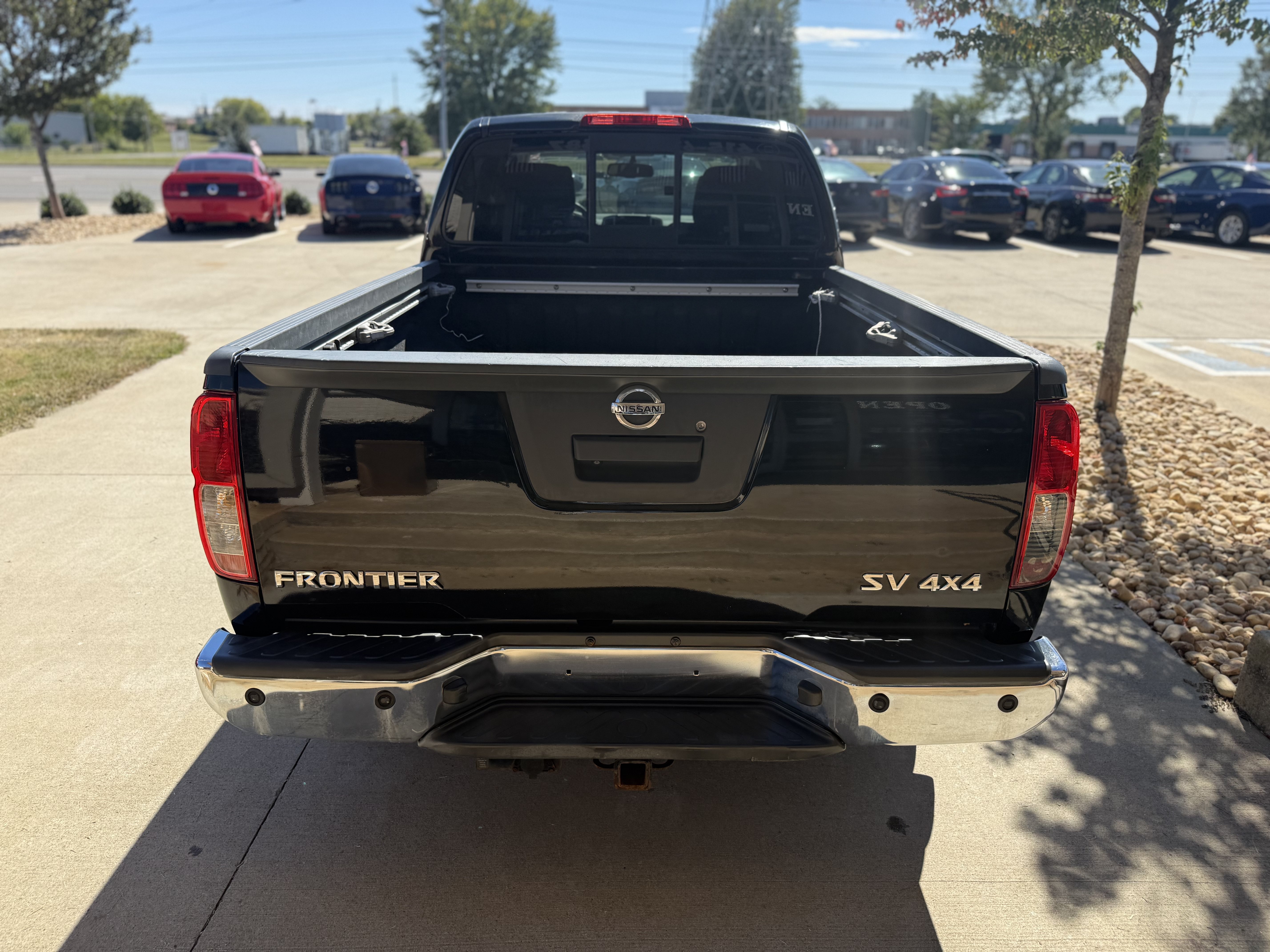 Used 2015 Nissan Frontier SV w/ SV Value Truck Package AWD/4WD image 5