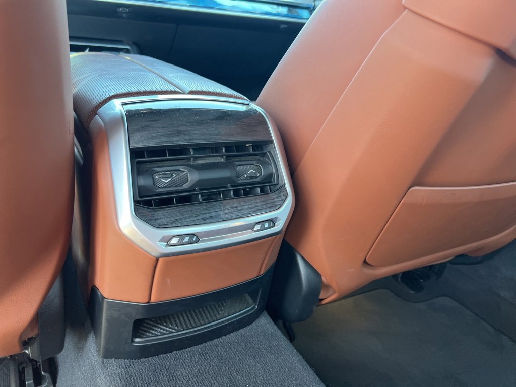 Used 2023 BMW 760i xDrive image 11