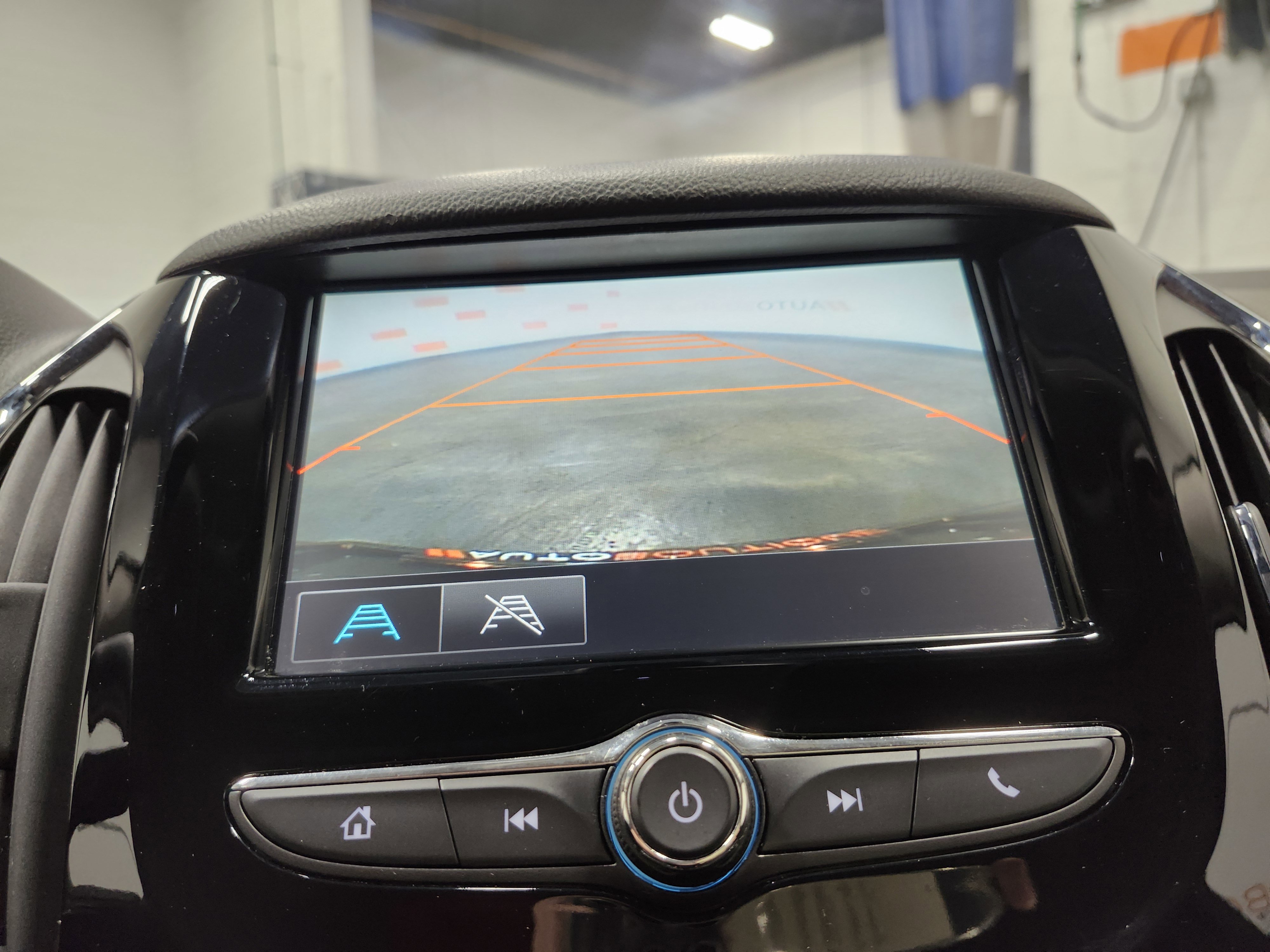 Used 2017 Chevrolet Cruze Premier image 2