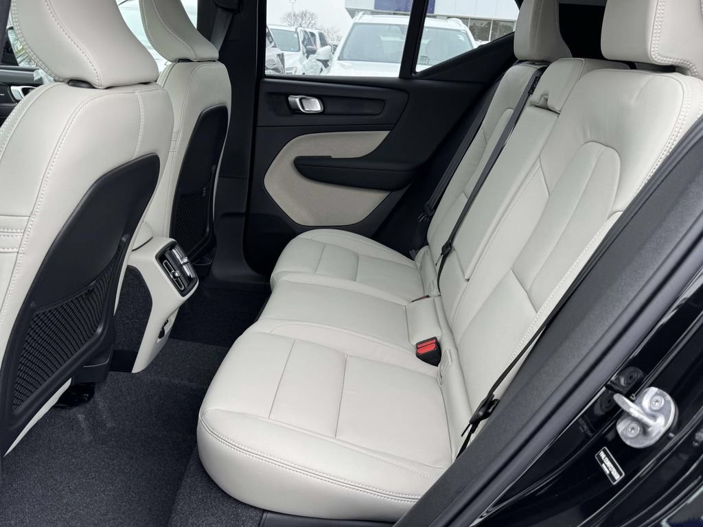 New 2026 Volvo XC40 B5 Ultra w/ Protection Package Premier AWD/4WD image 16