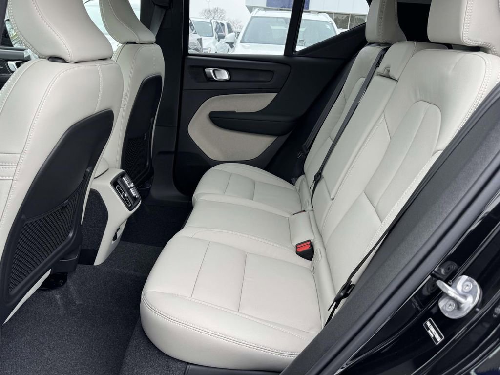 New 2026 Volvo XC40 B5 Ultra w/ Protection Package Premier image 16