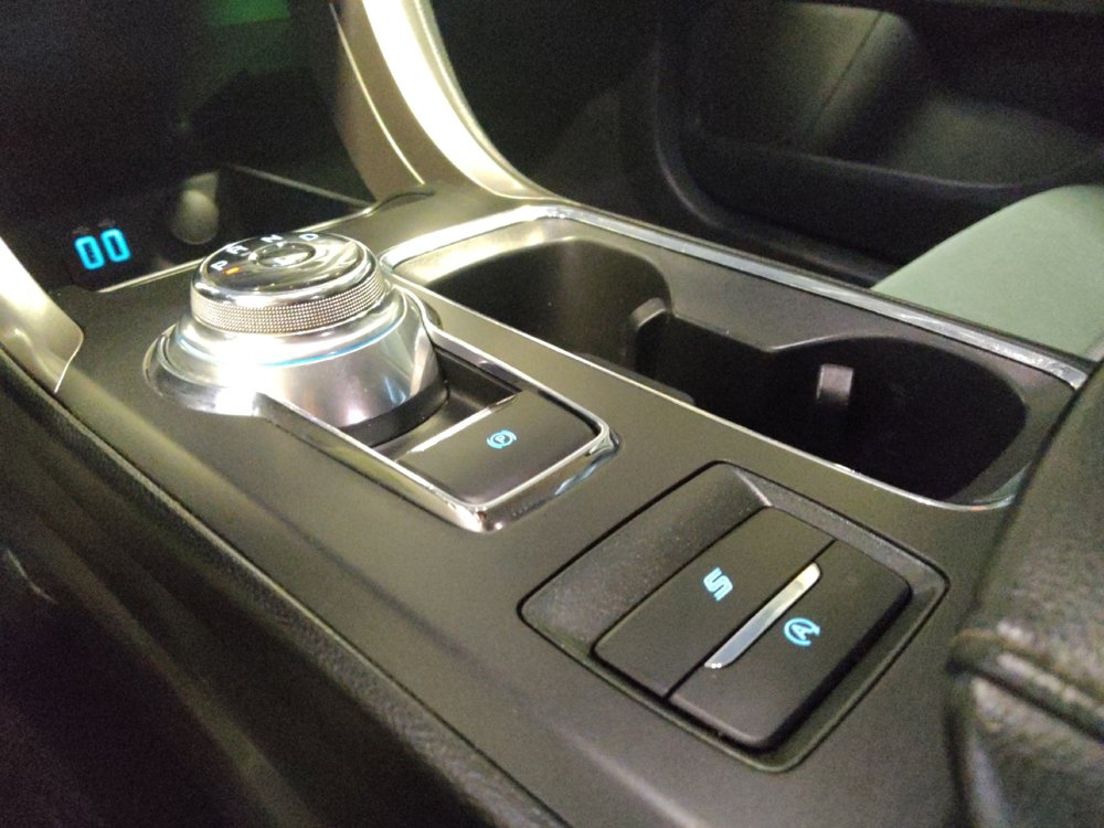 Used 2020 Ford Fusion SE image 26