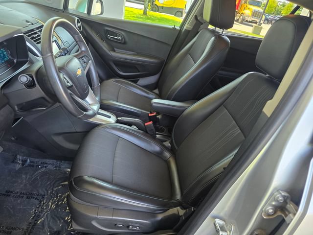 Used 2015 Chevrolet Trax LT w/ LT Sun and Sound Package AWD/4WD image 22