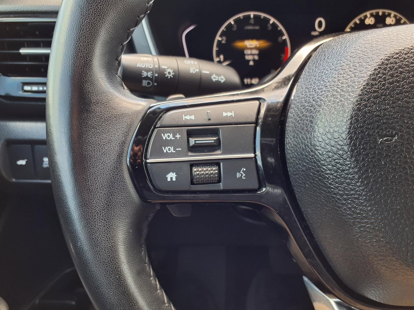 Used 2025 Honda Pilot Touring image 16