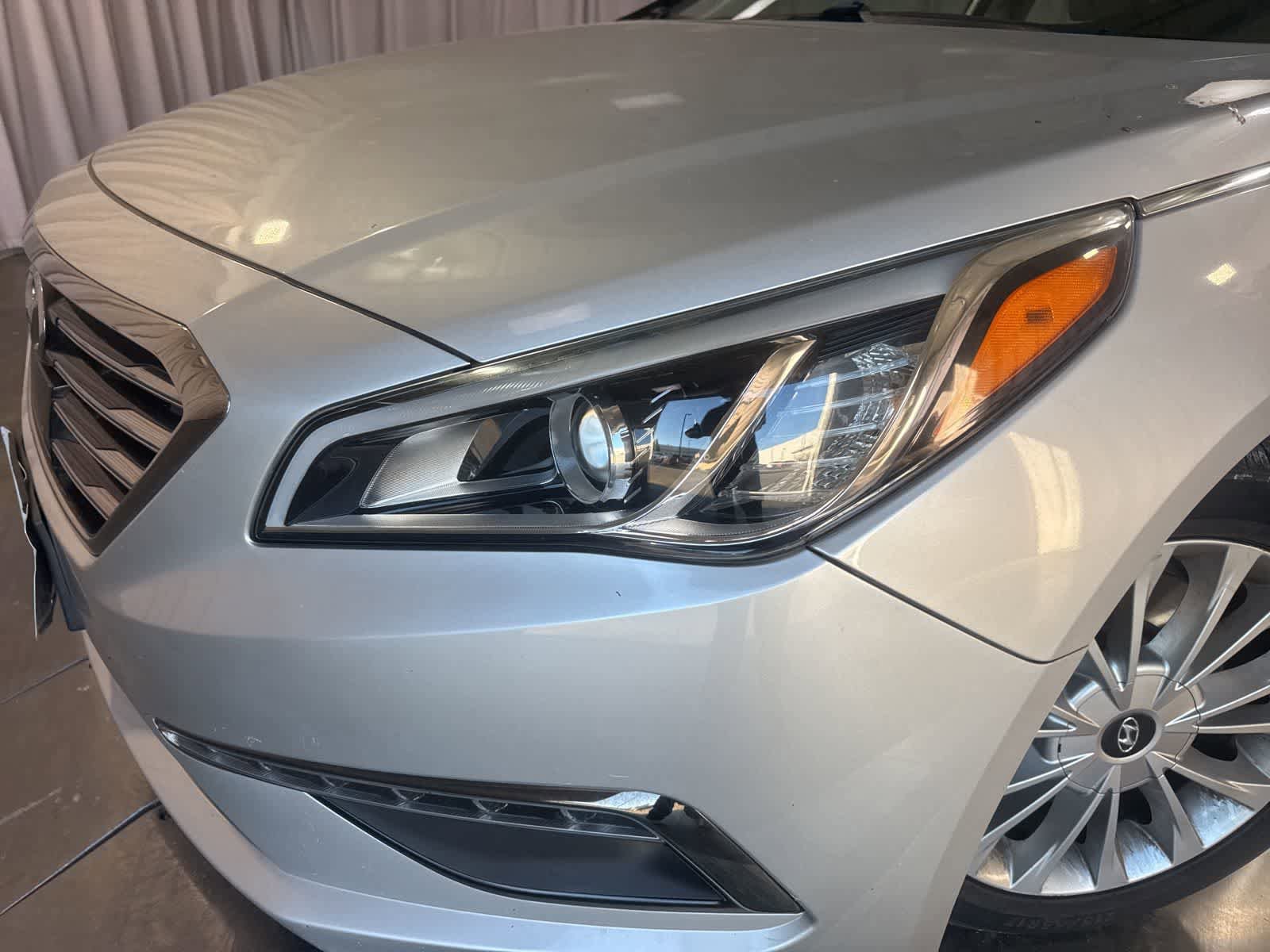 Used 2015 Hyundai Sonata Limited w/ Option Group 06 FWD image 9