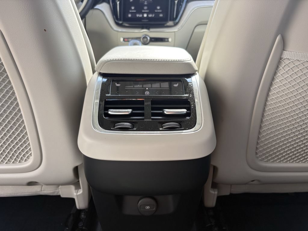 Used 2026 Volvo XC60 B5 Ultra AWD/4WD image 26