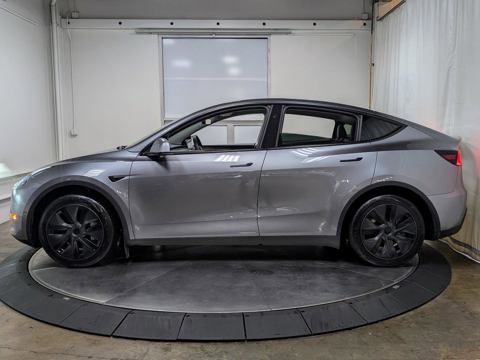 Used 2024 Tesla Model Y Long Range image 6