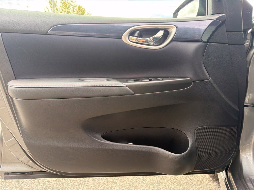 Used 2018 Nissan Sentra SR w/ Technology Package FWD image 12