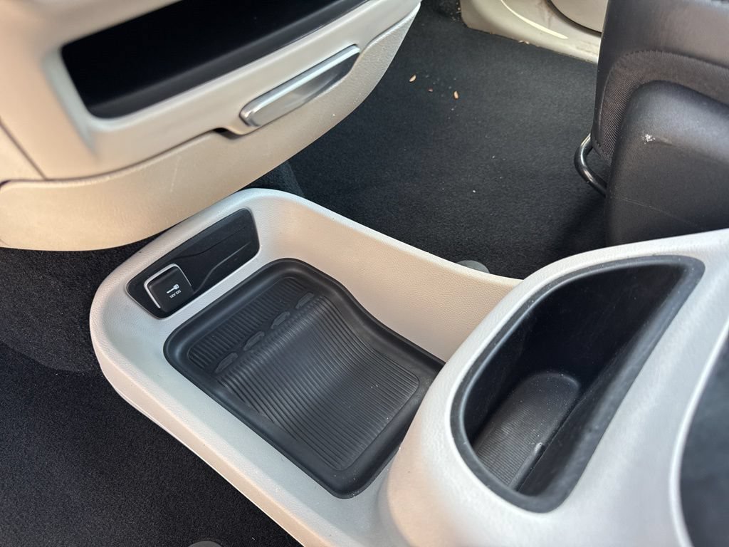 Used 2024 Chrysler Pacifica Touring-L FWD image 36