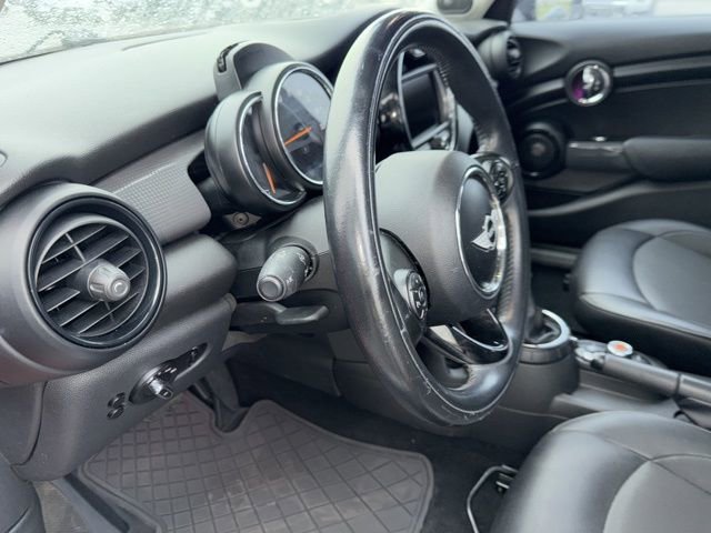 Used 2015 MINI Cooper 4-Door Hardtop image 22