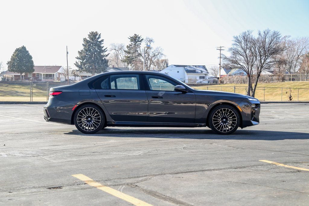 Used 2025 BMW 760i xDrive w/ Executive Package AWD/4WD image 6