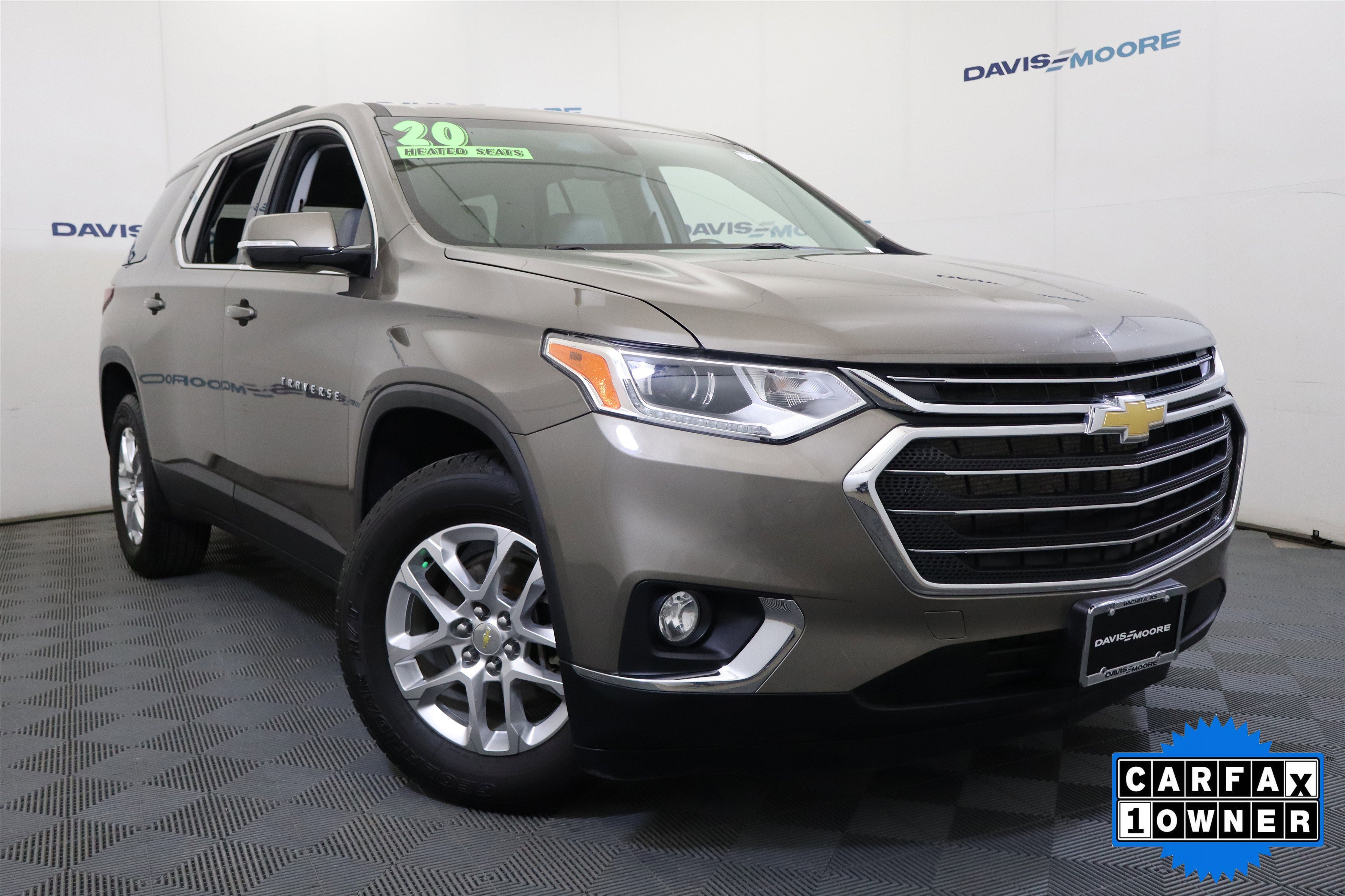 Used 2020 Chevrolet Traverse LT image 2