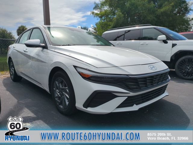 Used 2025 Hyundai Elantra Hybrid FWD video 1
