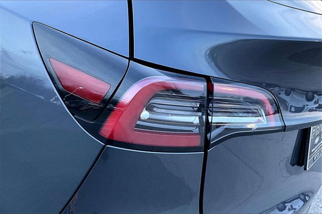 Used 2021 Tesla Model Y Long Range image 21