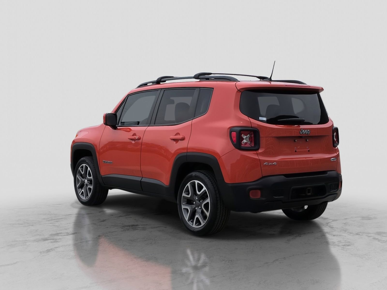 Used 2017 Jeep Renegade Latitude w/ Popular Equipment Group AWD/4WD image 4
