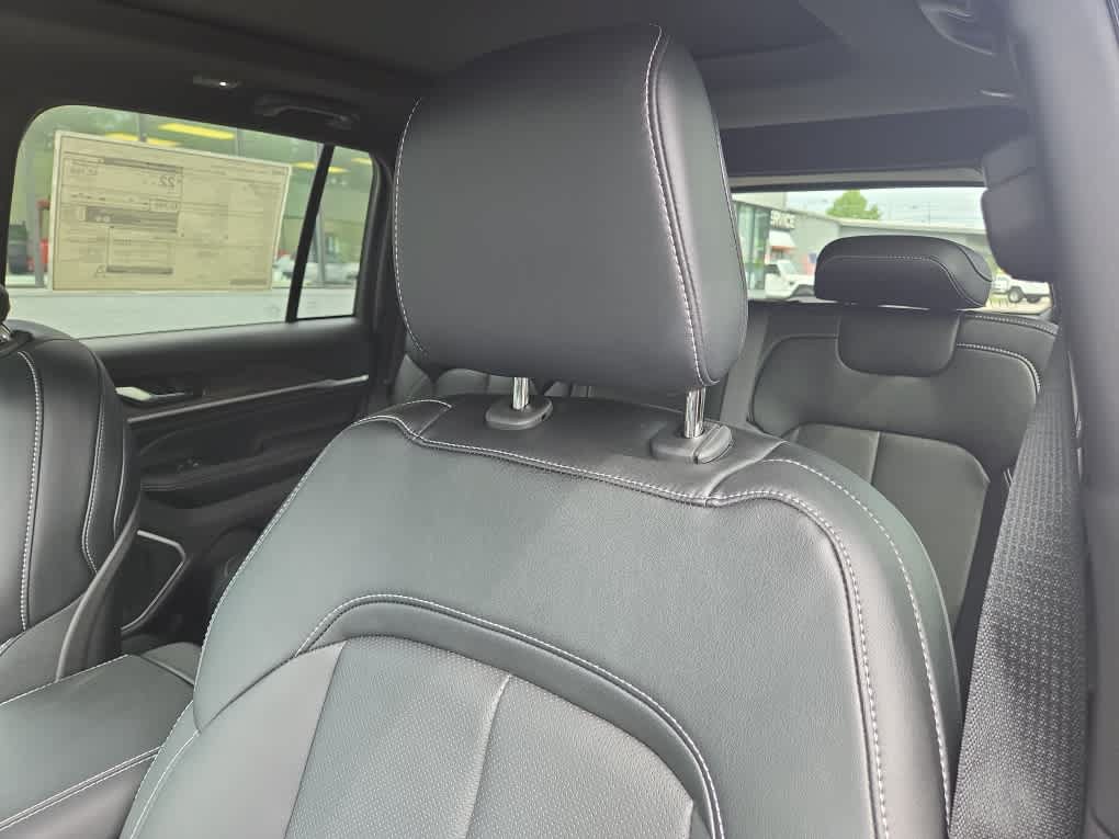 New 2026 Jeep Grand Cherokee Limited AWD/4WD image 13