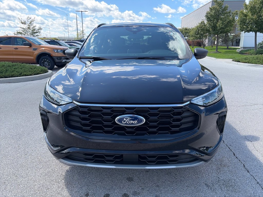 Used 2023 Ford Escape ST-Line AWD/4WD image 2