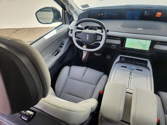 New 2026 Lincoln Navigator Reserve w/ Jet Appearance Package image 10