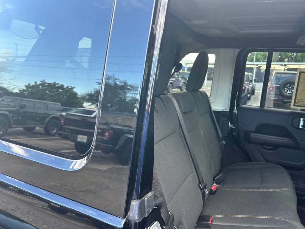 Used 2025 Jeep Wrangler Unlimited Sahara AWD/4WD image 27