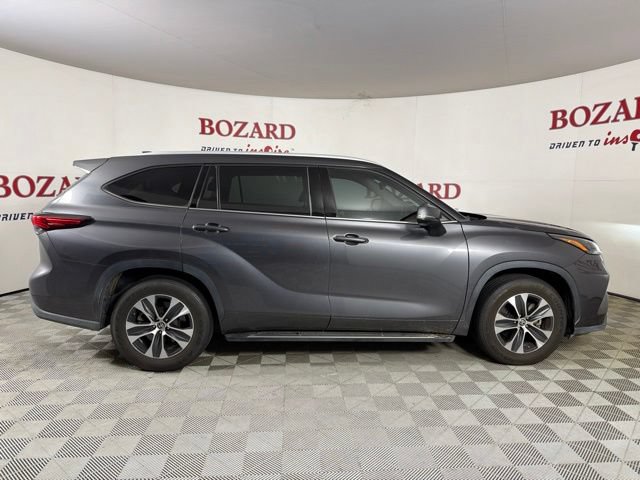 Used 2022 Toyota Highlander XLE FWD image 9