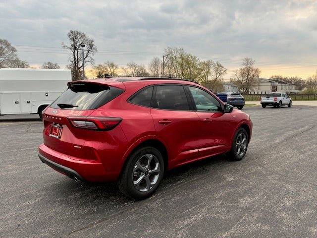 Used 2024 Ford Escape ST-Line w/ Tech Pack #1 AWD/4WD image 5