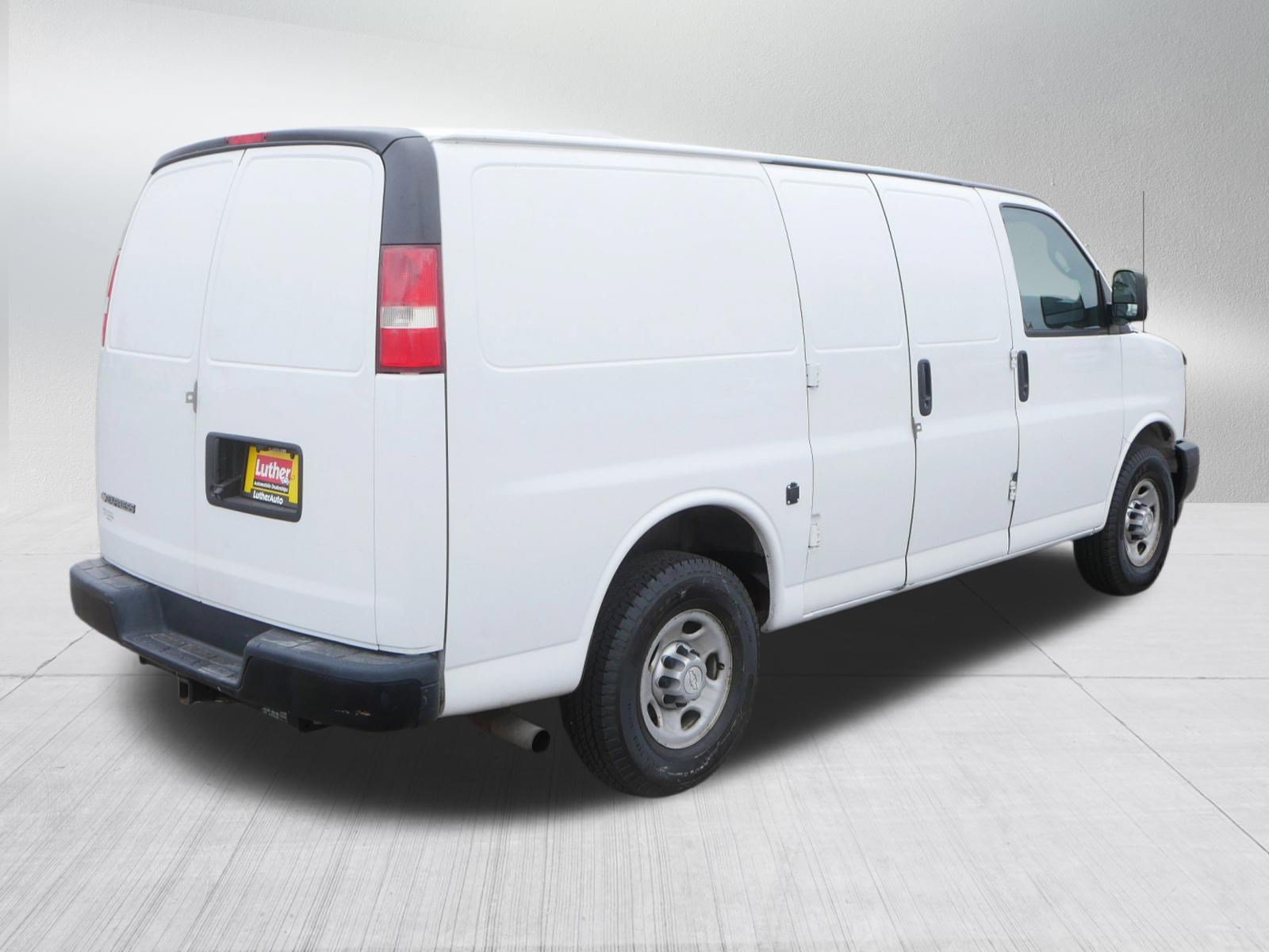 Used 2017 Chevrolet Express 2500 RWD image 7