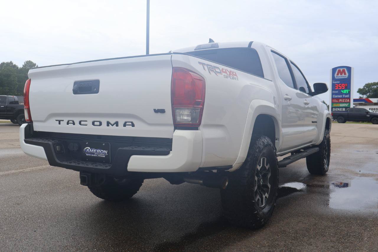 Used 2017 Toyota Tacoma TRD Sport w/ Tow Package (A/T) AWD/4WD image 5