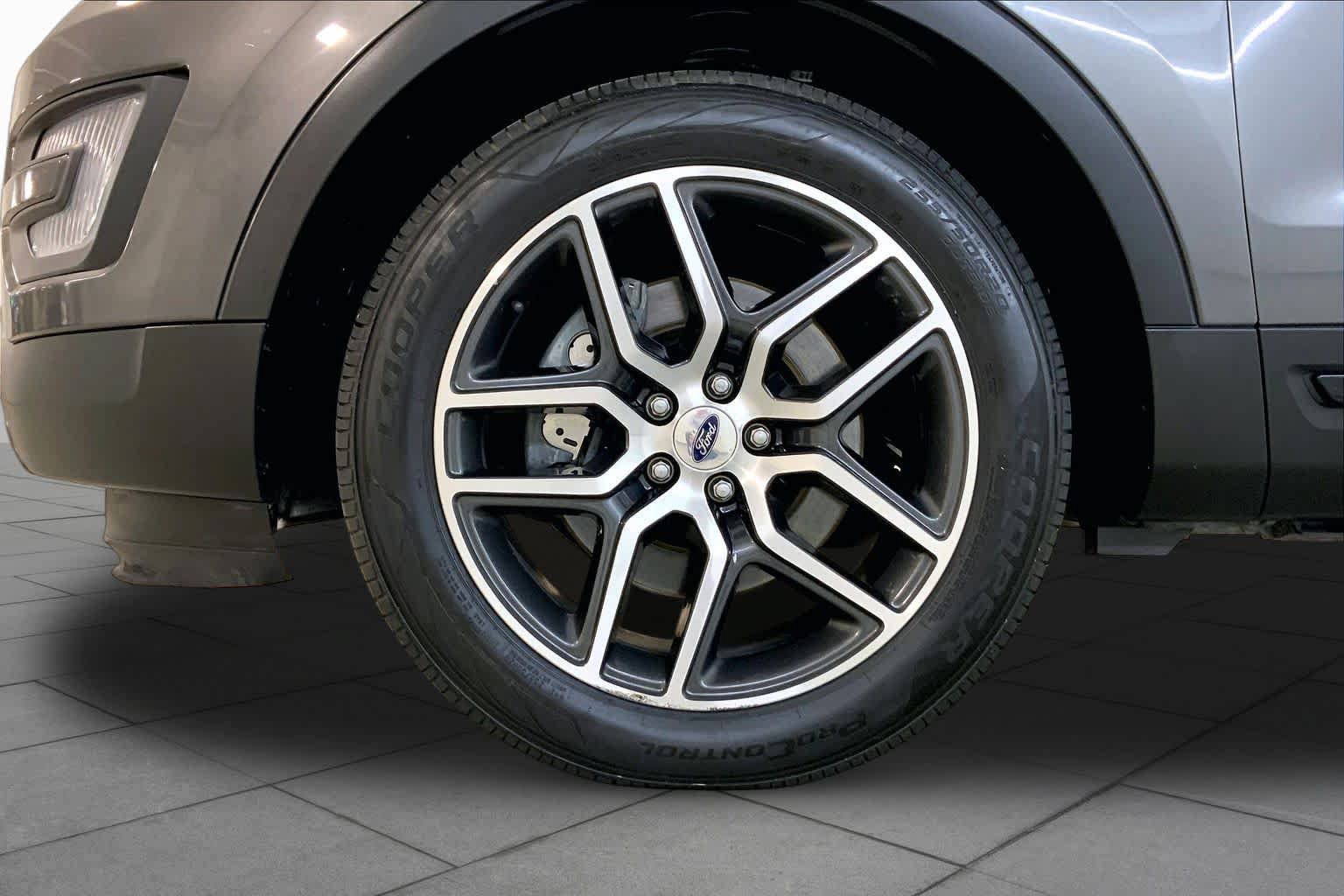 Used 2017 Ford Explorer Sport w/ Equipment Group 401A AWD/4WD image 10