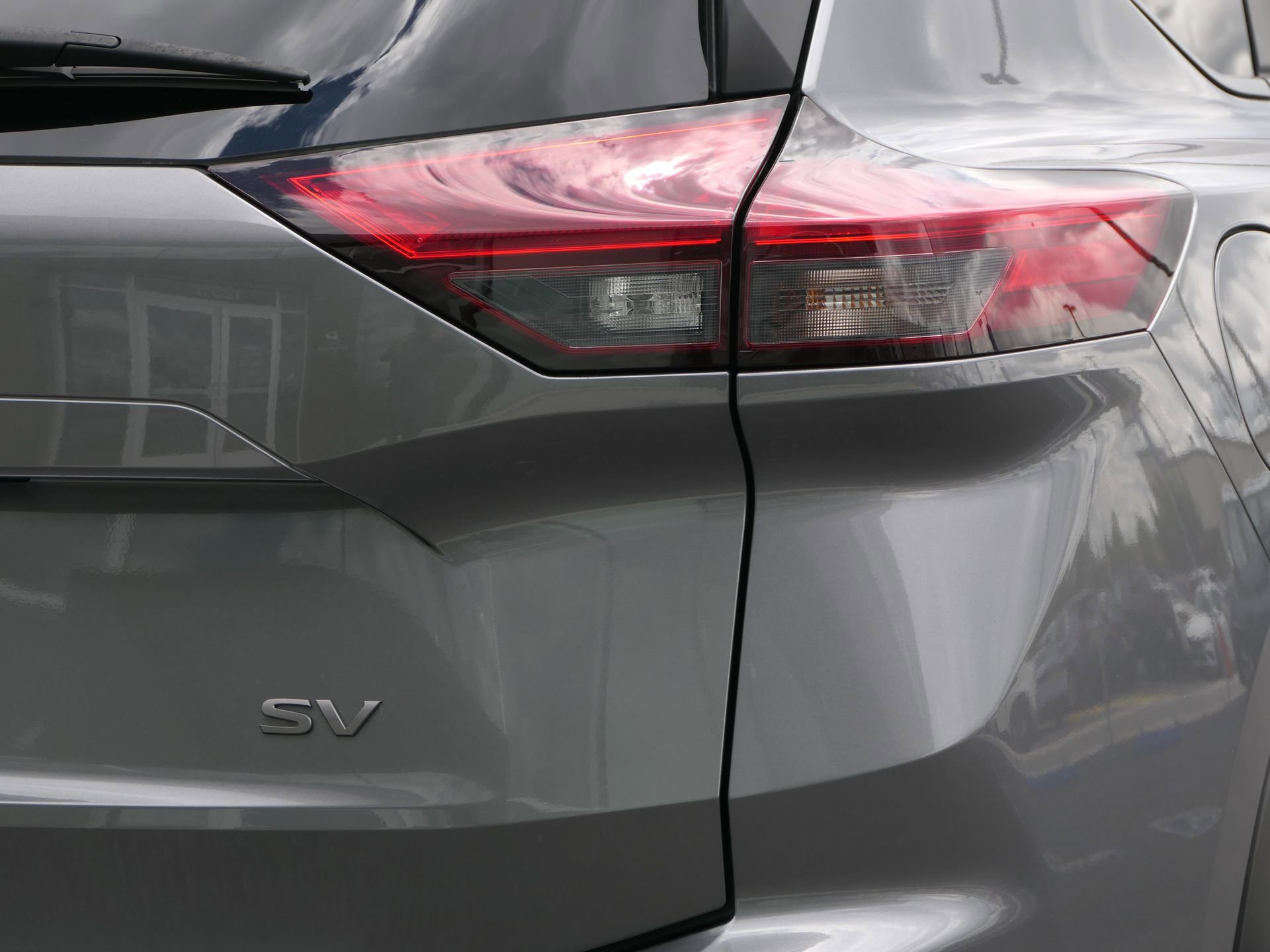 Used 2024 Nissan Rogue SV FWD image 4