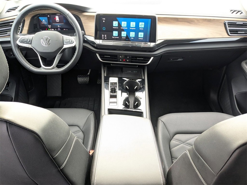 Used 2025 Volkswagen Atlas SE image 32