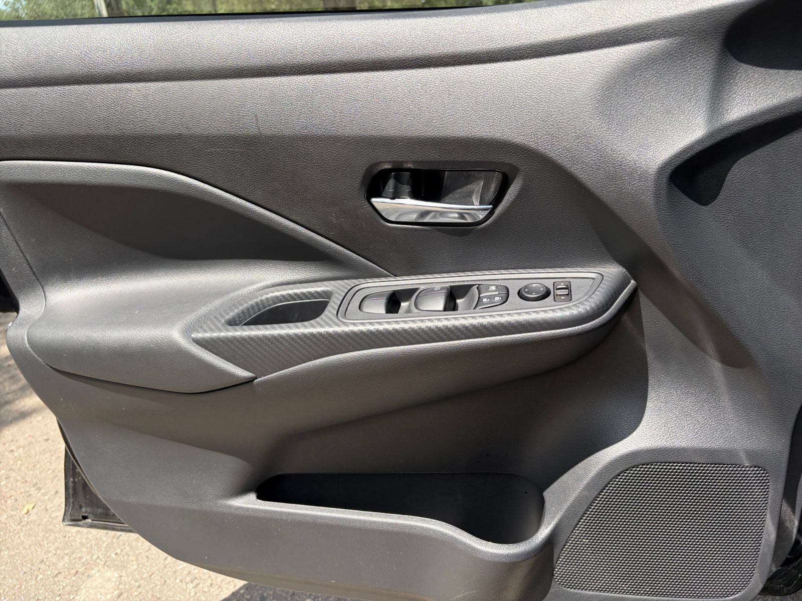 Used 2025 Nissan Versa SV FWD image 18
