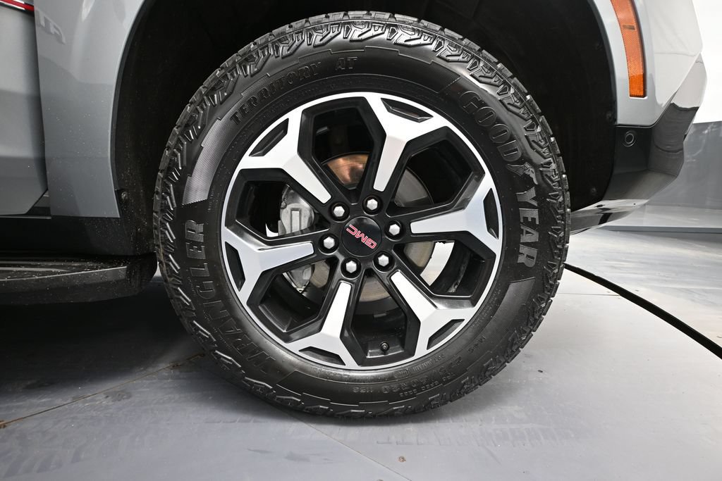 Used 2025 GMC Yukon AT4 AWD/4WD image 12