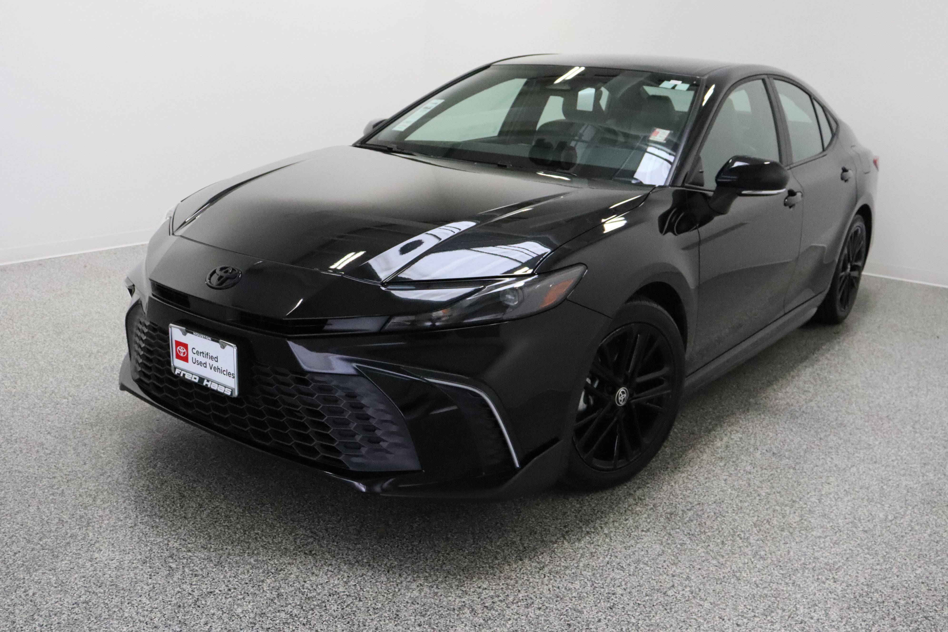 Certified 2025 Toyota Camry SE image 2