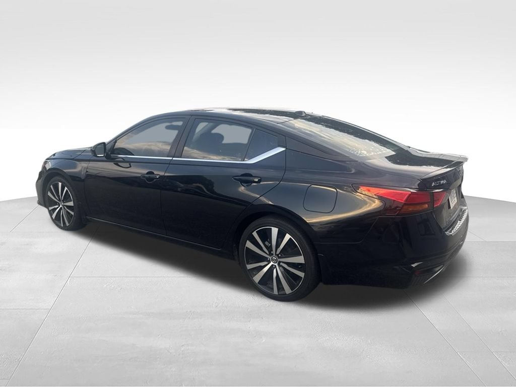 Used 2021 Nissan Altima 2.5 SR w/ SR Premium Package FWD image 3