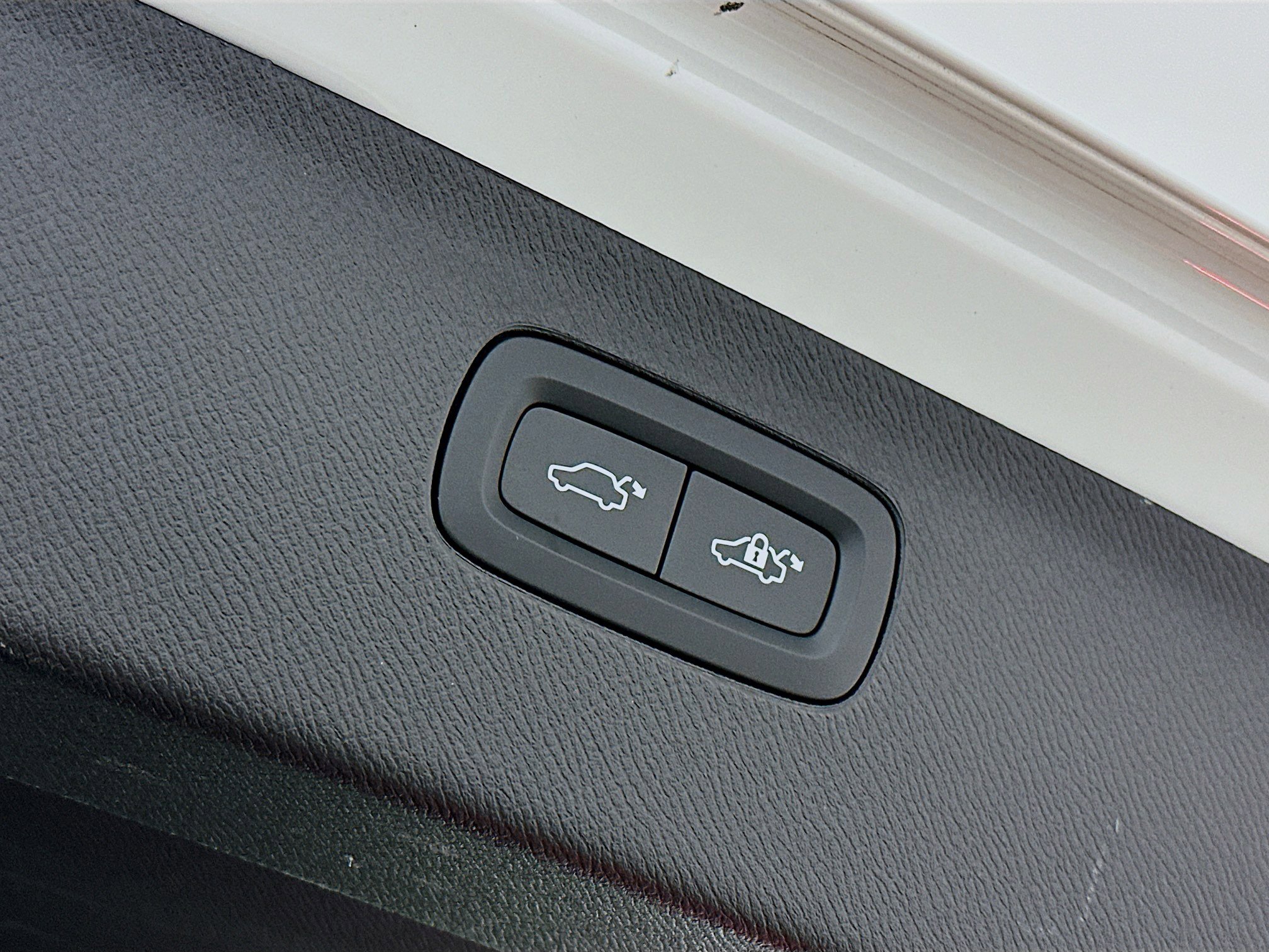 Used 2025 Volvo XC90 B5 Core image 33