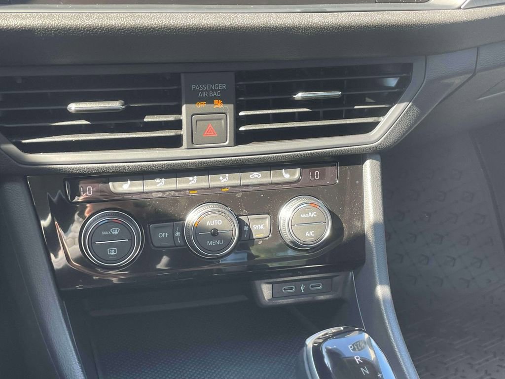 Used 2023 Volkswagen Jetta SE w/ Panoramic Sunroof Package image 29