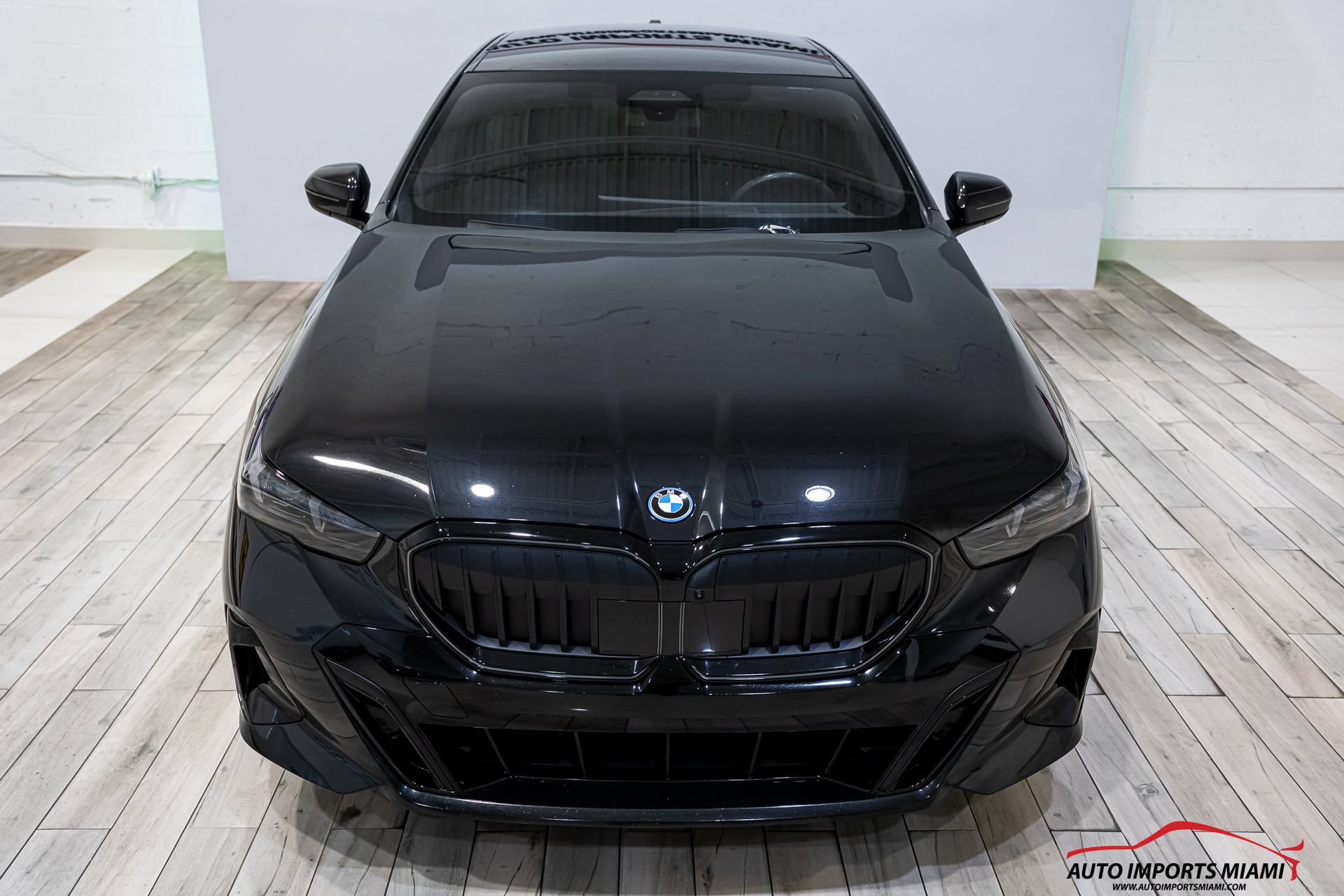 Used 2025 BMW 550e xDrive w/ Executive Package AWD/4WD image 30