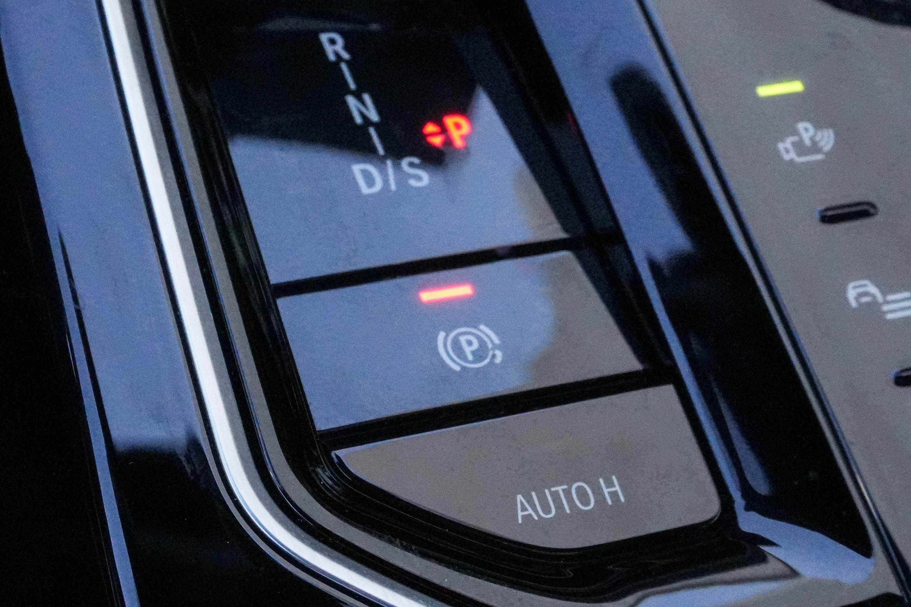 Certified 2024 BMW 740i RWD image 26