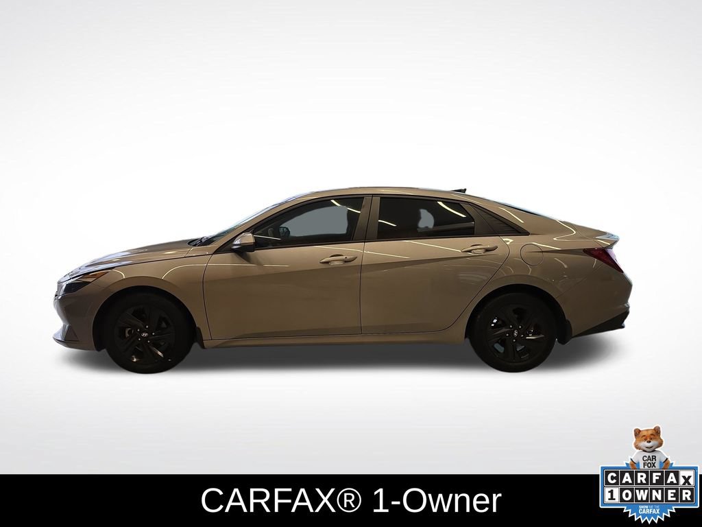 Used 2022 Hyundai Elantra SEL FWD image 2