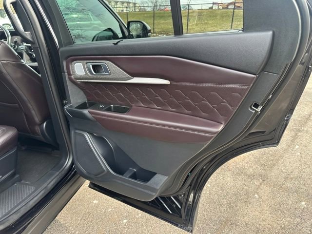 Used 2025 Ford Explorer Platinum w/ Ultimate Package image 16