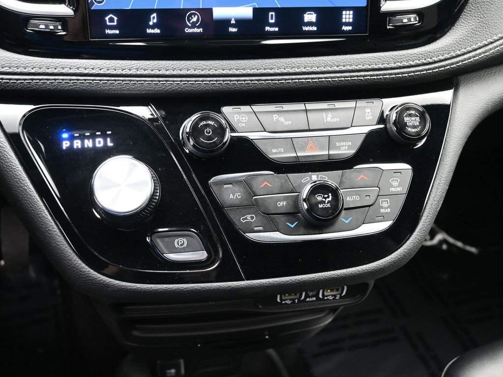 Used 2024 Chrysler Pacifica Select image 18