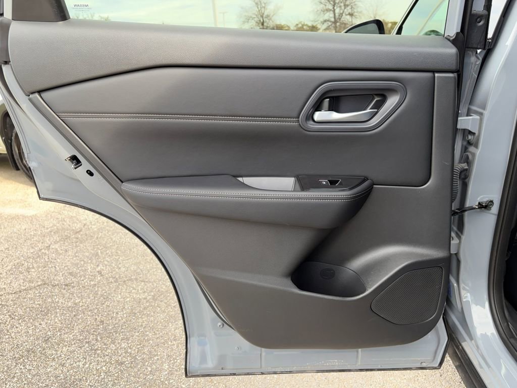 Used 2024 Nissan Rogue SL image 28