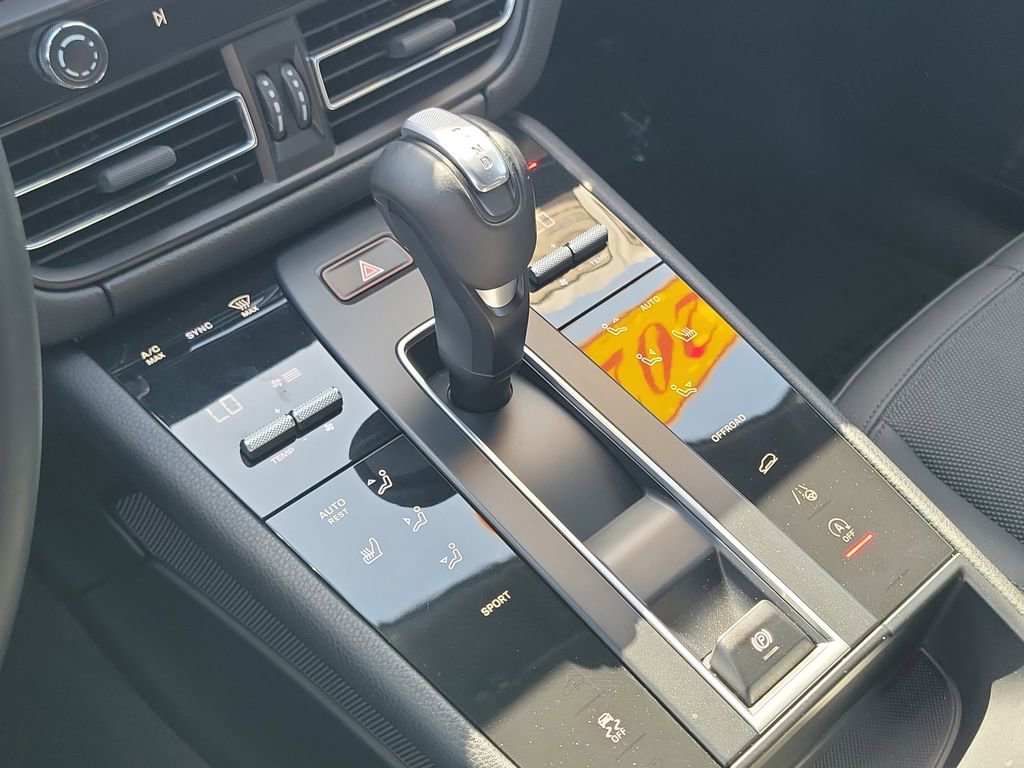 Used 2023 Porsche Macan Turbo AWD/4WD image 11