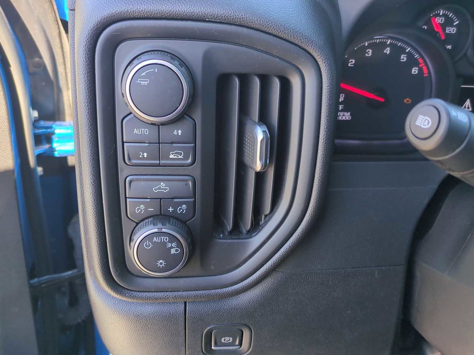 Used 2023 Chevrolet Silverado 1500 Custom image 35