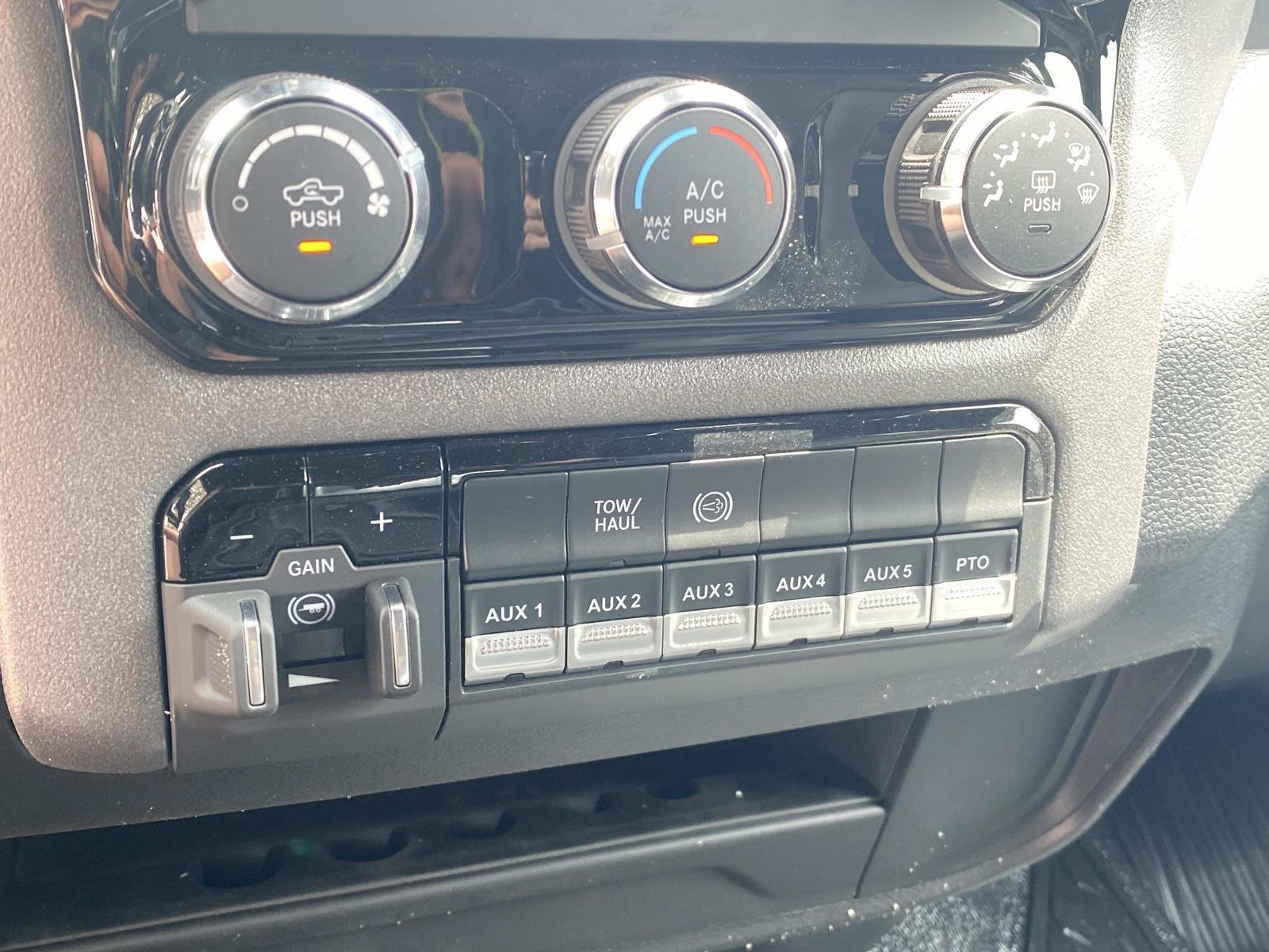New 2026 RAM 3500 Tradesman w/ Chrome Appearance Group A AWD/4WD image 25