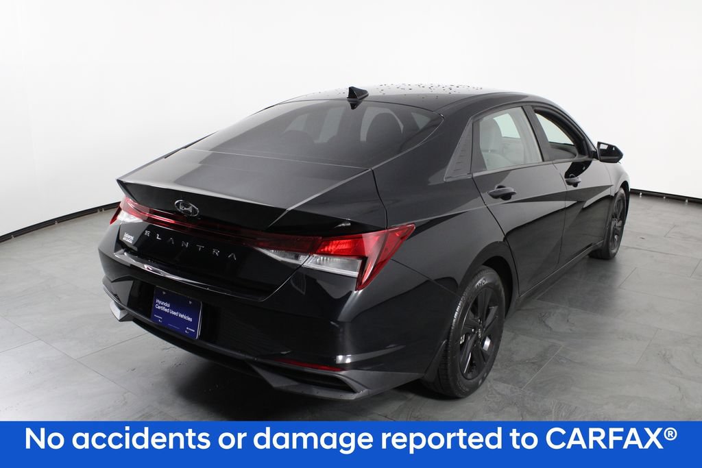Certified 2022 Hyundai Elantra SEL FWD image 5