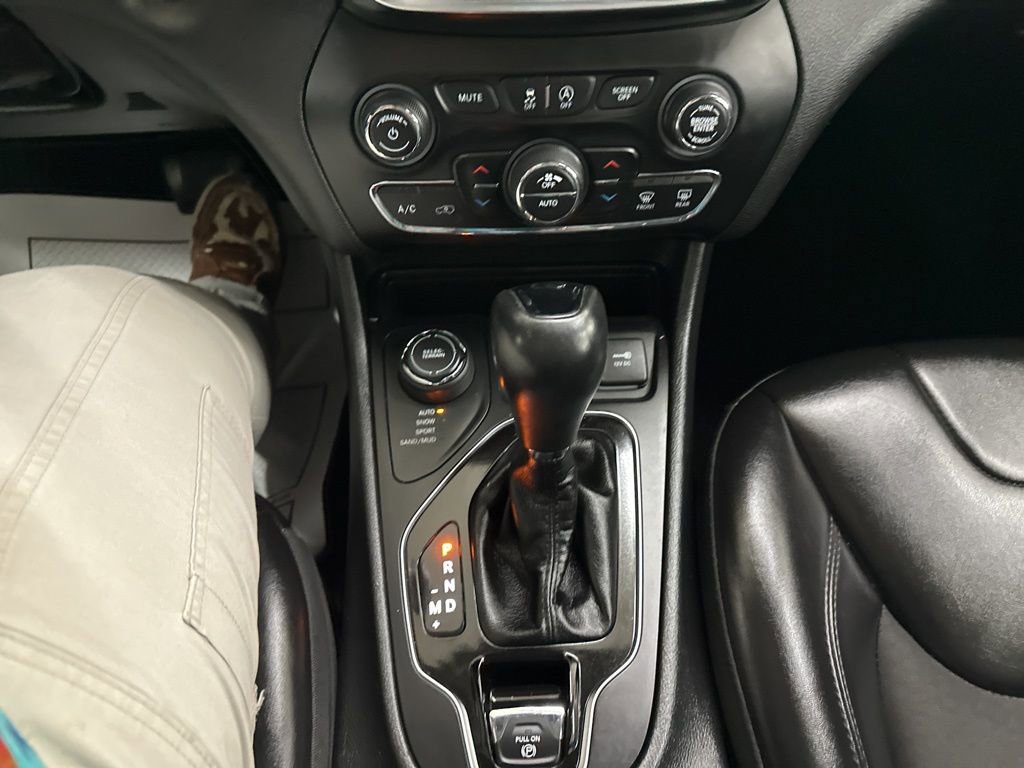 Used 2019 Jeep Cherokee Latitude Plus image 43