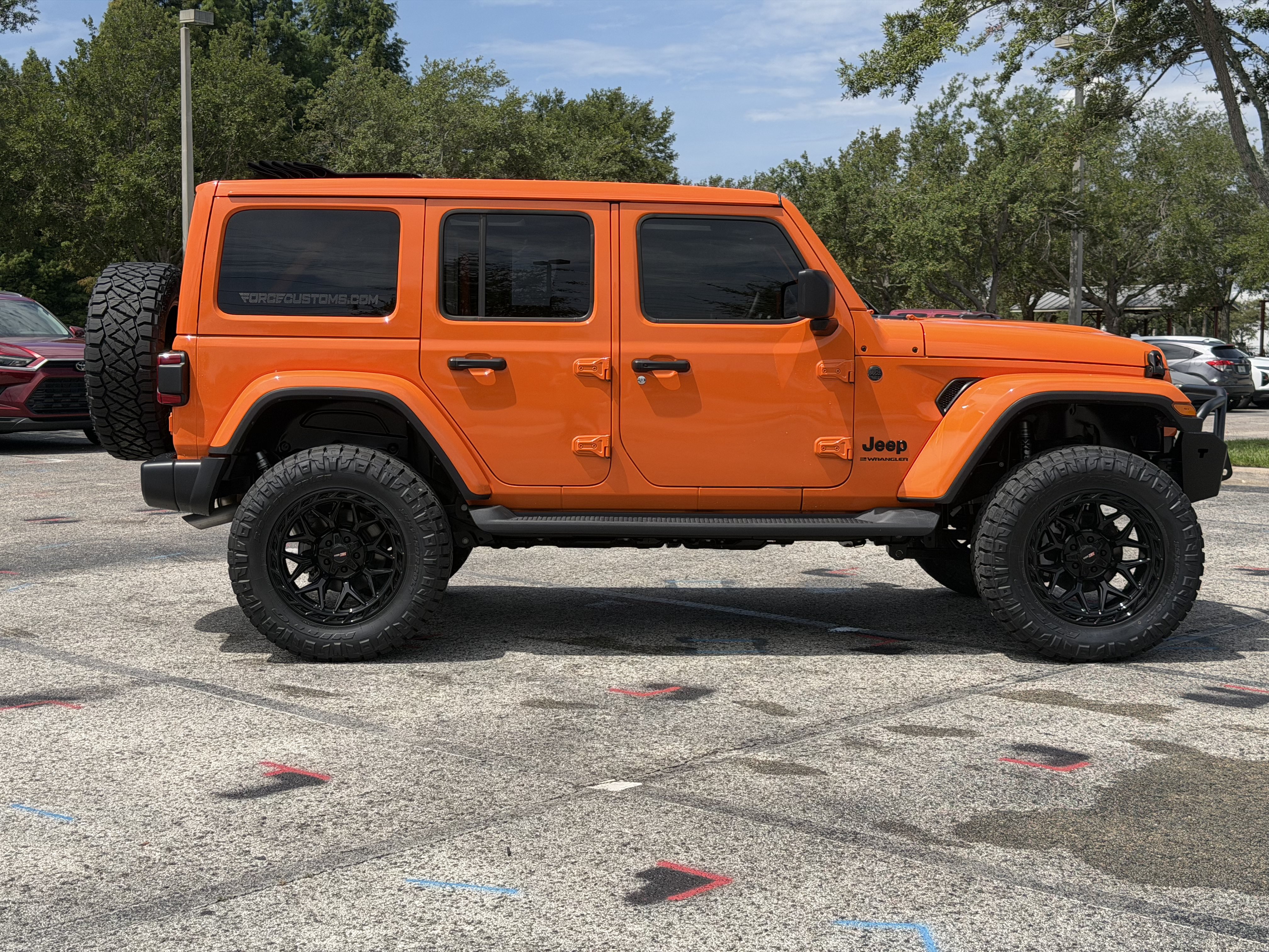 Used 2025 Jeep Wrangler Unlimited Sahara AWD/4WD image 7