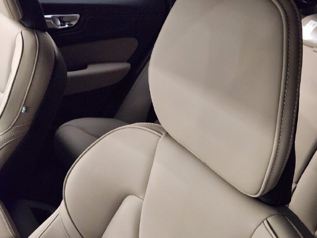 New 2027 Volvo XC60 T8 Plus AWD/4WD image 15